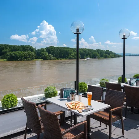 Rheinterrassen Café Restaurant 3*