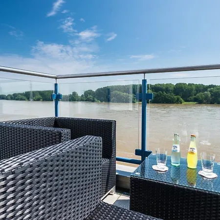 Hotel Rheinterrassen Café Restaurant 3*