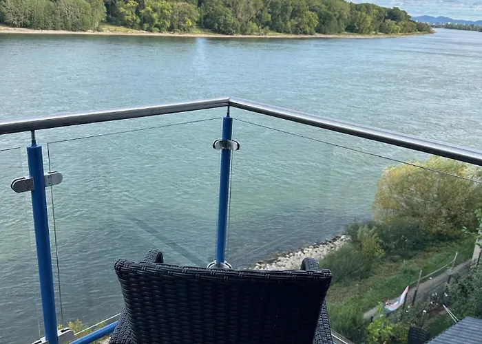 ホテル Rheinterrassen Cafe Restaurant Widdig