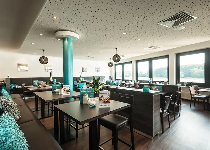 ホテル Rheinterrassen Cafe Restaurant 3*