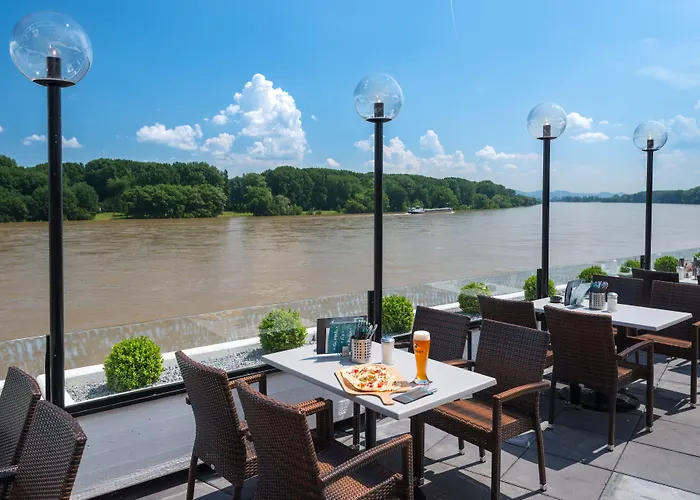 Rheinterrassen Cafe Restaurant 3*