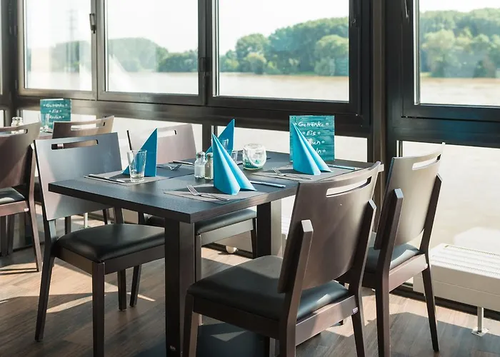 ホテル Rheinterrassen Cafe Restaurant 3*